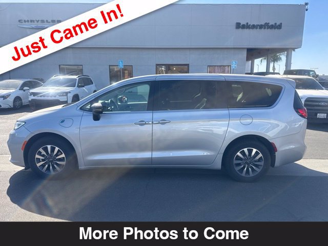 Used 2024 Chrysler Pacifica Limited FWD image 2
