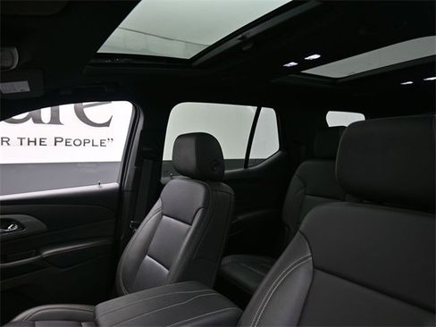 Used 2023 Chevrolet Traverse LT w/ LT Premium Package image 17