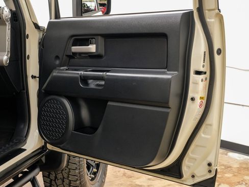 Used 2012 Toyota FJ Cruiser 4WD image 39