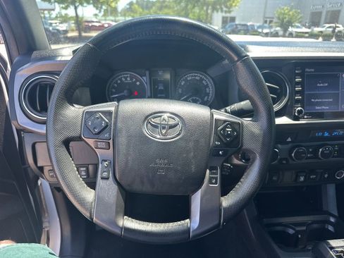Used 2022 Toyota Tacoma TRD Sport AWD/4WD image 12