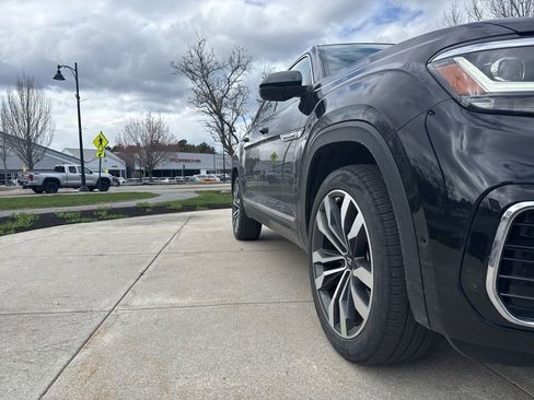 Used 2023 Volkswagen Atlas Cross Sport SEL Premium R-Line AWD/4WD image 12
