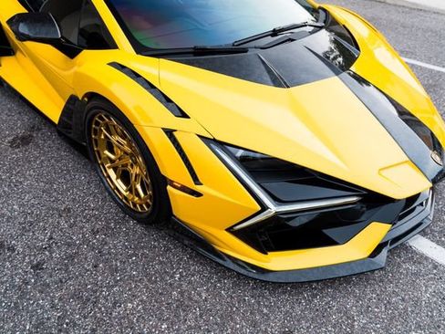 Used 2025 Lamborghini Revuelto AWD/4WD image 10