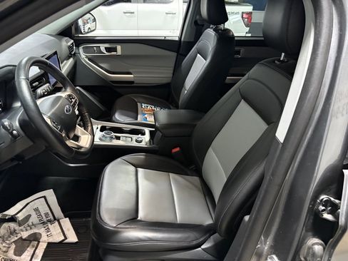 Used 2023 Ford Explorer XLT w/ Equipment Group 202A image 12