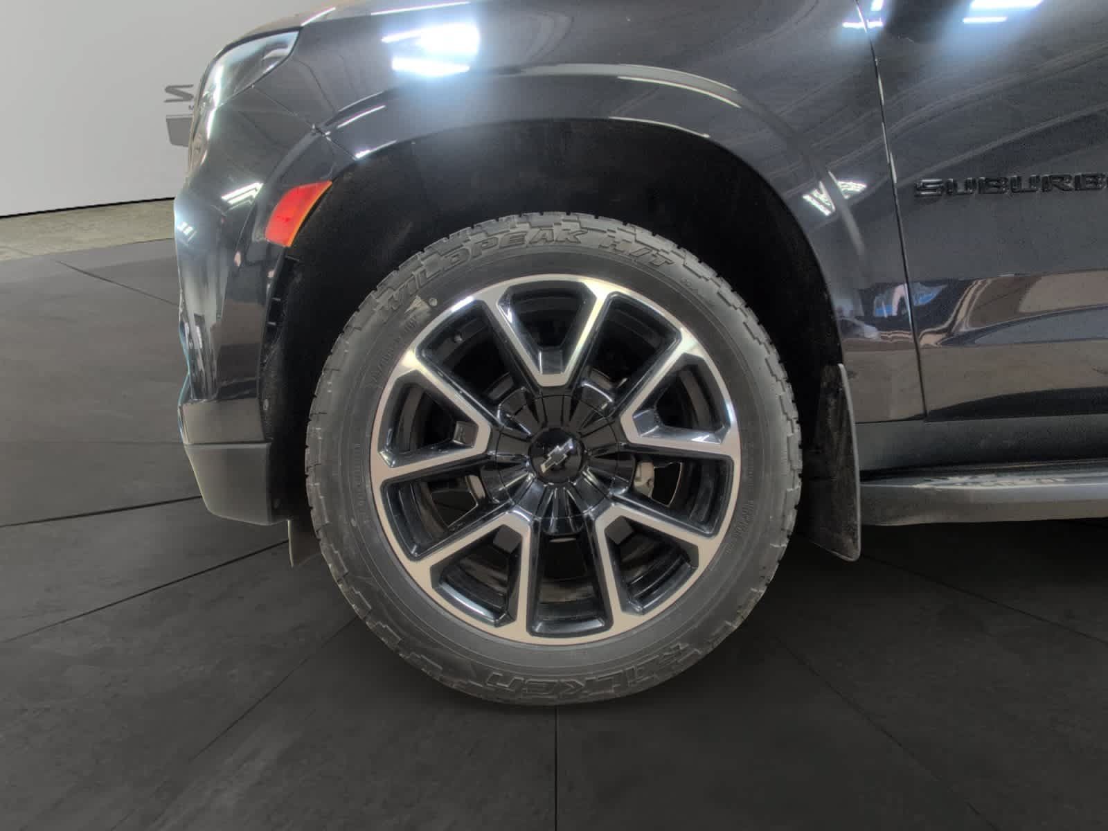 Used 2022 Chevrolet Suburban RST w/ Luxury Package AWD/4WD image 14