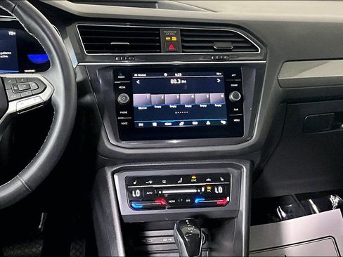 Used 2022 Volkswagen Tiguan SE image 6