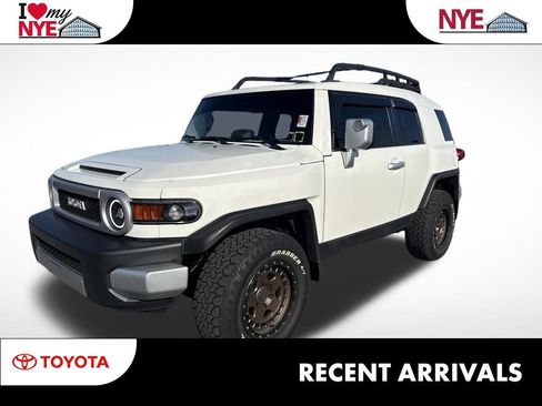 Used 2014 Toyota FJ Cruiser 4WD w/ Upgrade Package image 1