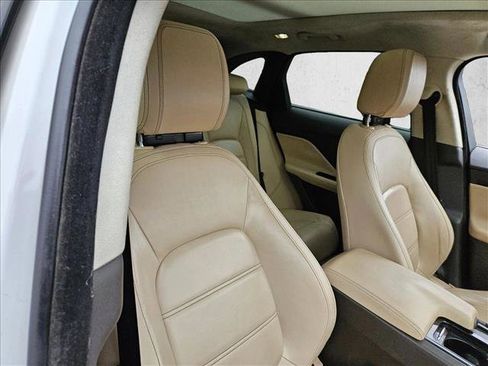 Used 2019 Jaguar F-PACE Prestige image 25