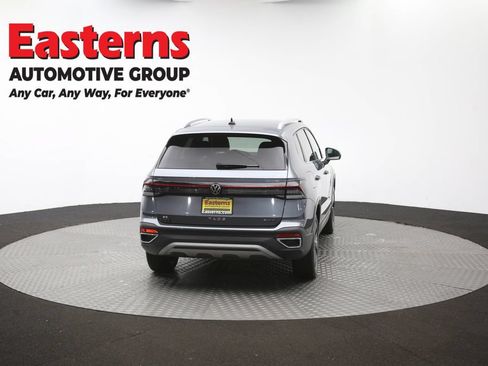 Used 2025 Volkswagen Taos SE AWD/4WD image 36