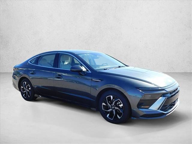 Used 2025 Hyundai Sonata SEL FWD image 3