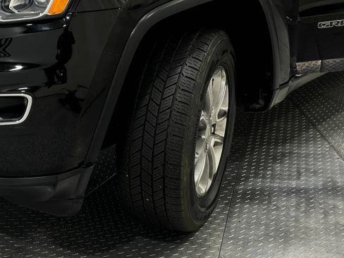 Used 2021 Jeep Grand Cherokee Laredo X AWD/4WD image 35