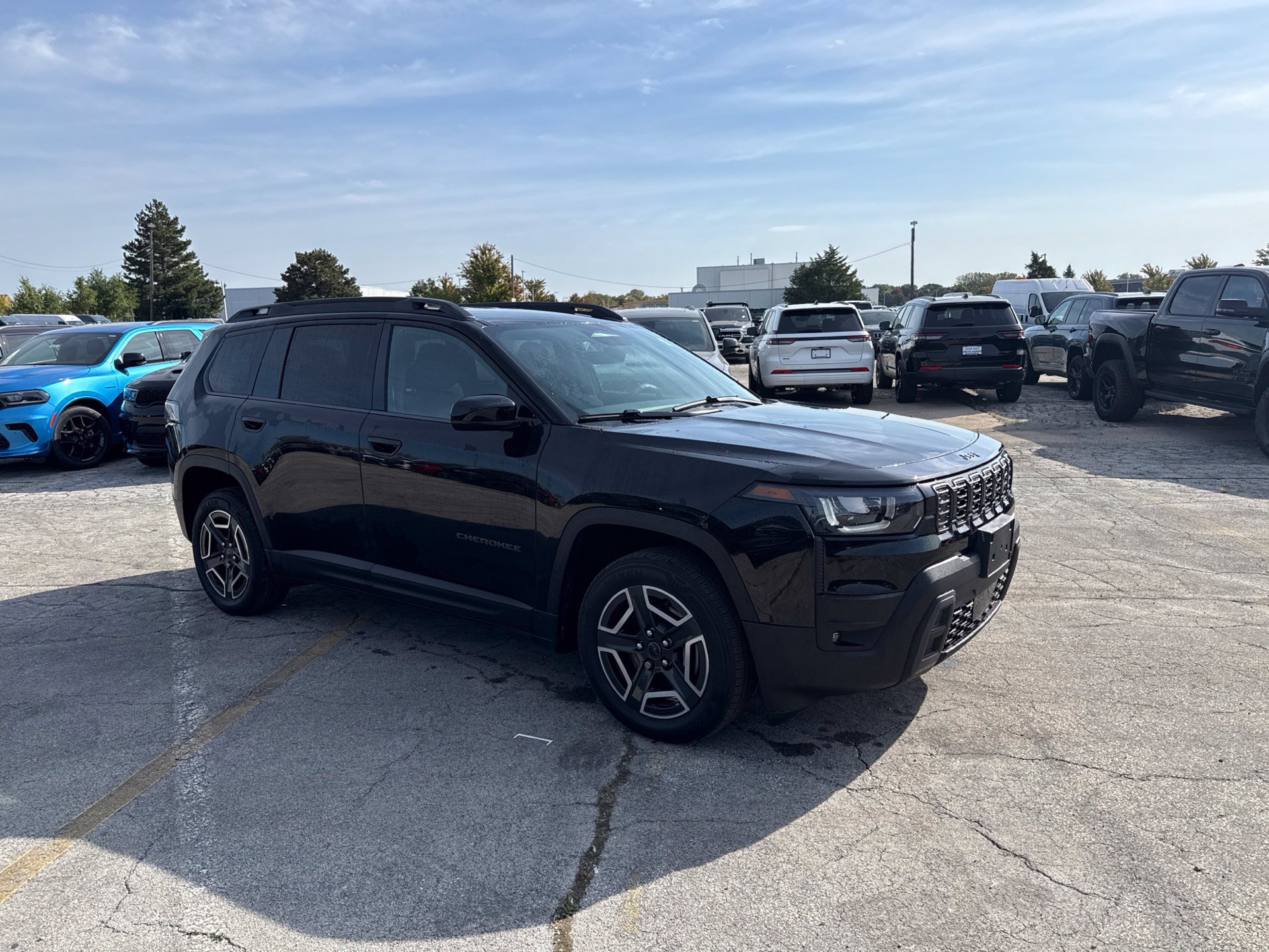 Used 2026 Jeep Cherokee Laredo AWD/4WD image 4