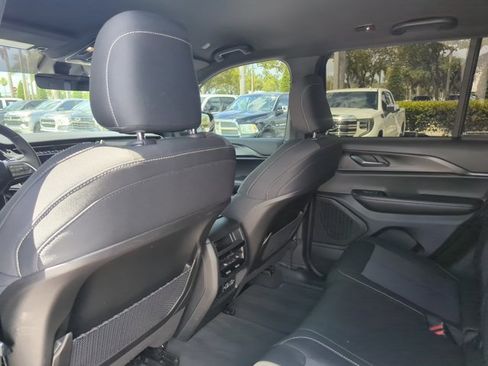 Used 2025 Jeep Grand Cherokee Laredo w/ Luxury Tech Group I RWD image 19