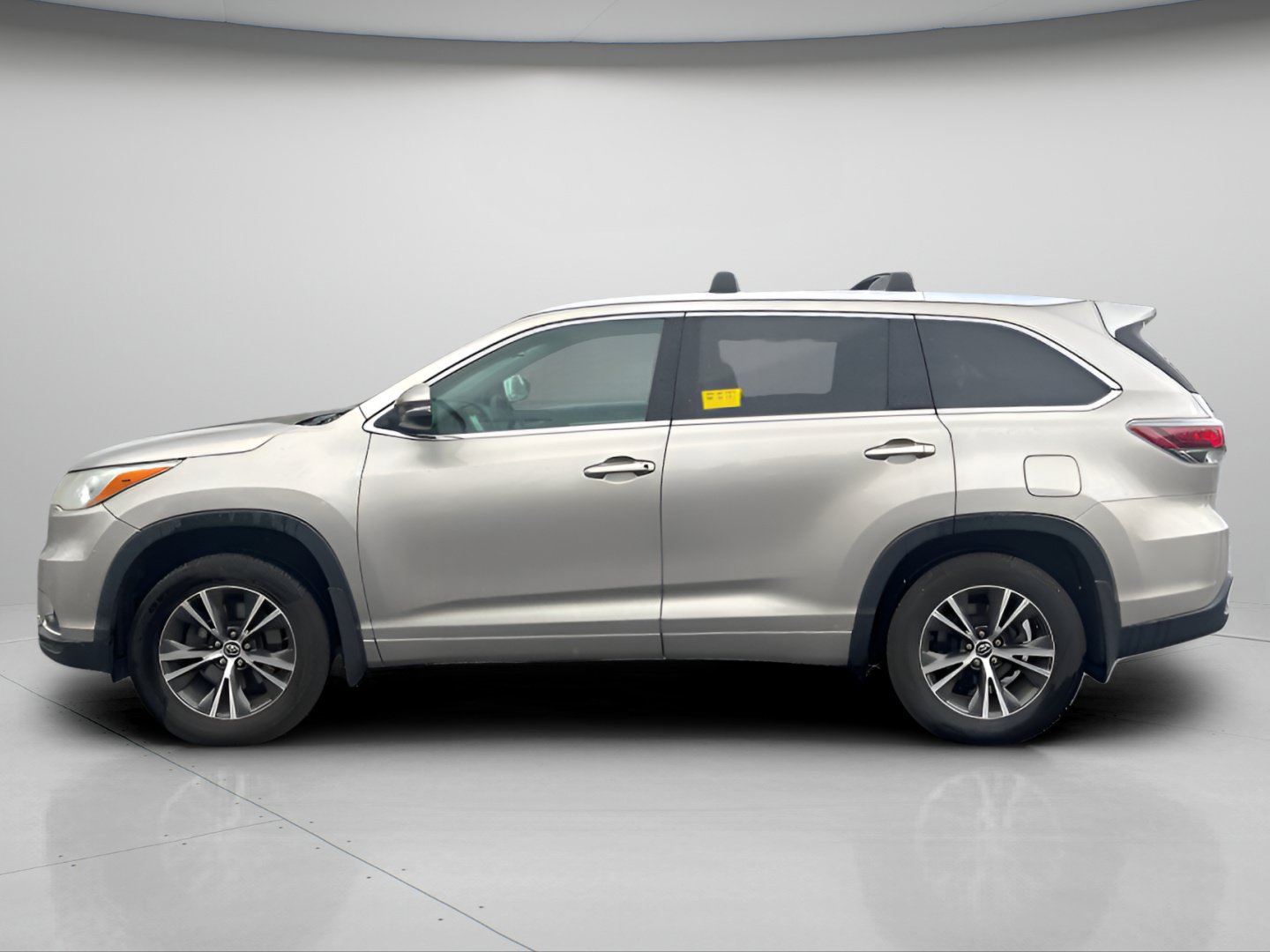 Used 2016 Toyota Highlander XLE AWD/4WD image 14