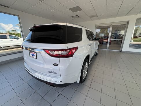 Used 2021 Chevrolet Traverse High Country w/ LPO, 'HIT The Road' Package AWD/4WD image 7