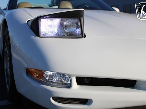 Used 1998 Chevrolet Corvette Convertible RWD image 34