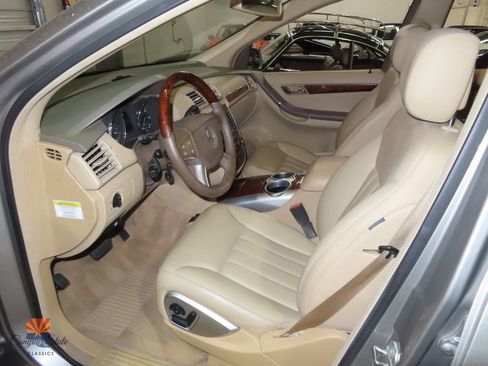 Used 2006 Mercedes-Benz R 500 4MATIC image 3