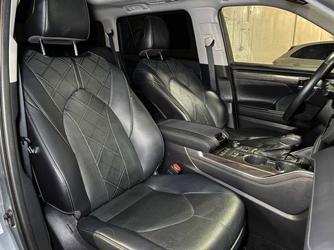 Used 2021 Toyota Highlander Platinum image 13