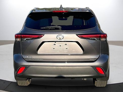 Used 2022 Toyota Highlander XLE image 8