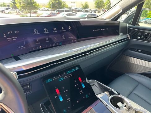 Certified 2025 Cadillac Escalade IQ Luxury 2 w/ LPO, Premium Carpet Package AWD/4WD image 27
