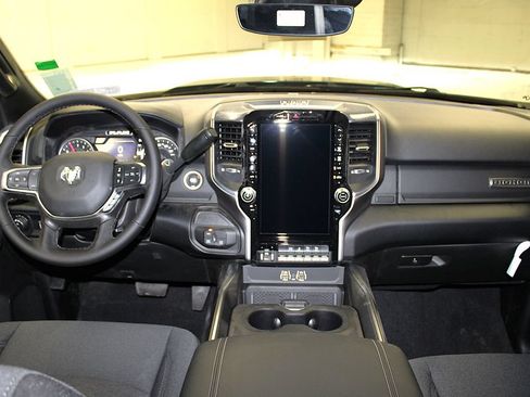 New 2026 RAM 2500 Big Horn AWD/4WD image 9