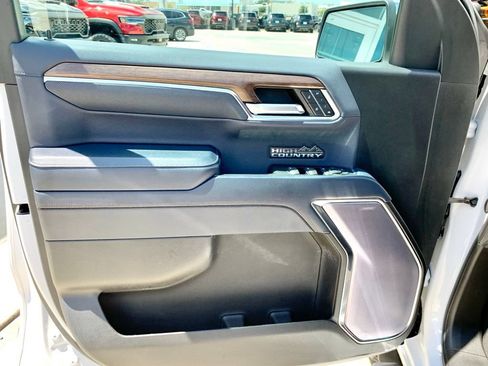 Used 2023 Chevrolet Silverado 1500 High Country w/ Technology Package AWD/4WD image 12