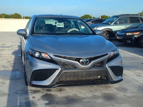 Used 2023 Toyota Camry SE FWD image 3