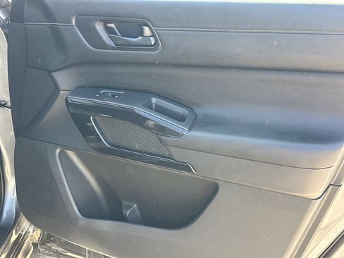 Used 2025 Nissan Pathfinder SV AWD/4WD image 14