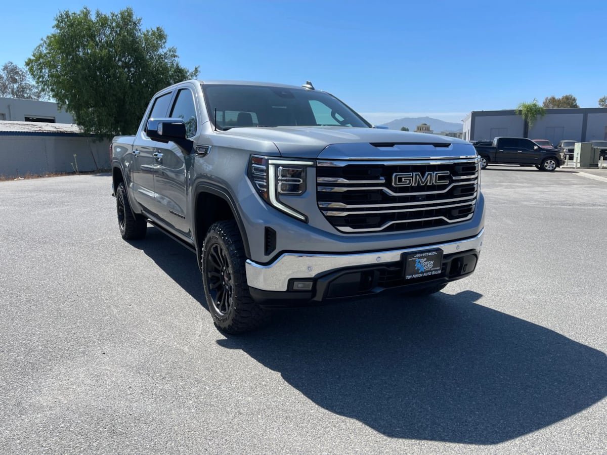 Used 2023 GMC Sierra 1500 SLT w/ SLT Premium Plus Package RWD image 3
