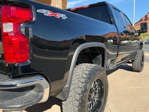 Used 2024 Chevrolet Silverado 2500 LT w/ Convenience Package image 26