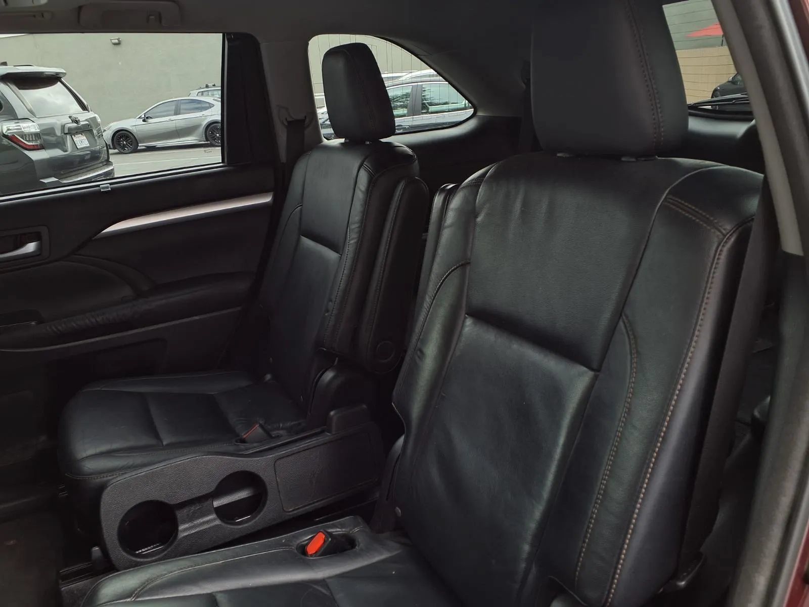 Used 2014 Toyota Highlander XLE FWD image 12
