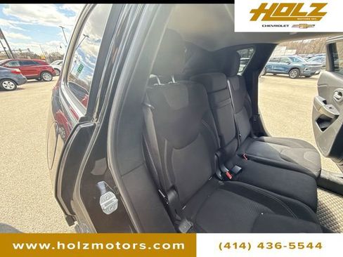 Used 2017 Jeep Cherokee Latitude w/ Cold Weather Group image 24