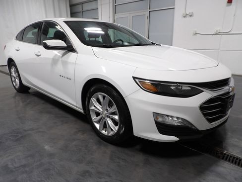 Used 2024 Chevrolet Malibu LT image 2