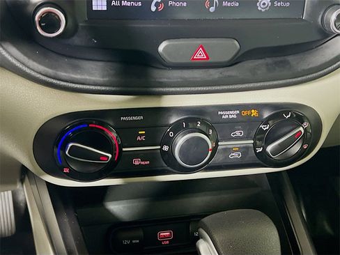 Used 2022 Kia Soul LX image 15