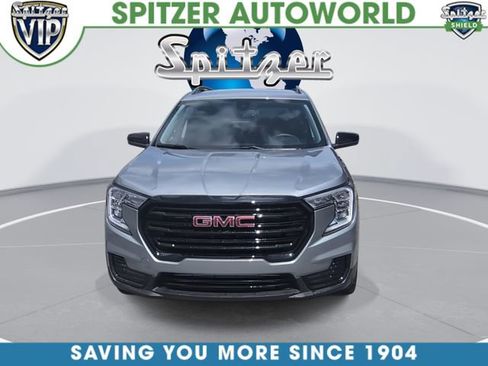 Used 2023 GMC Terrain SLE w/ Driver Convenience Package image 3