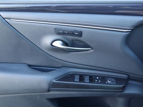 Used 2019 Lexus ES 350 Luxury w/ Premium Package image 12