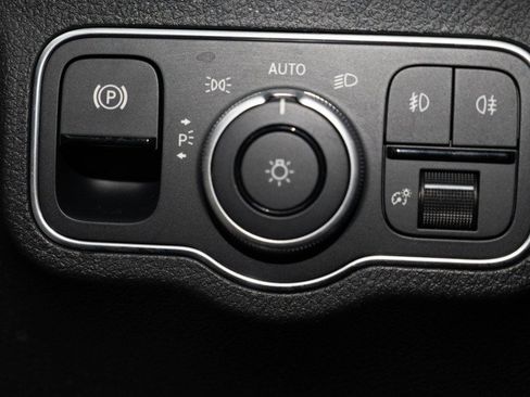 Used 2026 Mercedes-Benz GLB 250 image 20