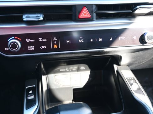 Used 2024 Kia Sorento S w/ Panoramic Sunroof Package image 14