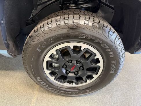 Used 2026 Toyota Tacoma TRD Off-Road w/ TRD Off Road Upgrade Package AWD/4WD image 10