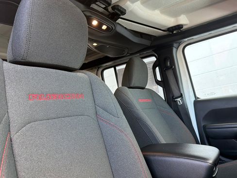 Used 2025 Jeep Wrangler Unlimited Rubicon image 16