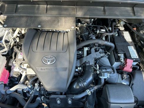 Used 2023 Toyota Highlander LE image 11
