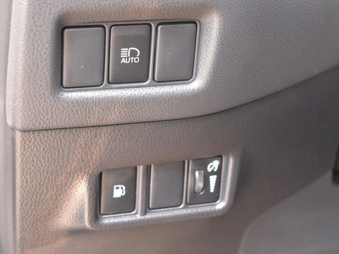 Used 2019 Toyota C-HR XLE FWD image 16