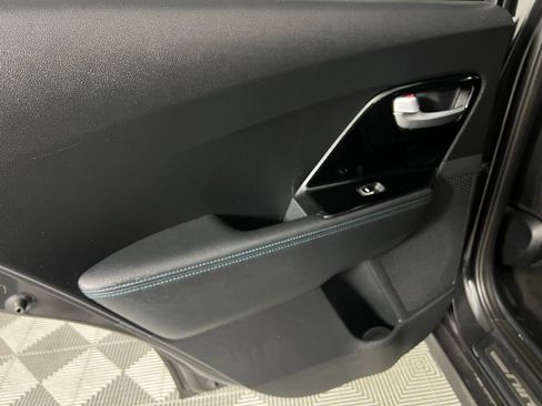 Used 2022 Kia Niro EX Premium w/ Cold Weather Package image 29