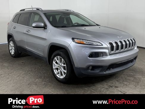 Used 2017 Jeep Cherokee Latitude AWD/4WD image 1