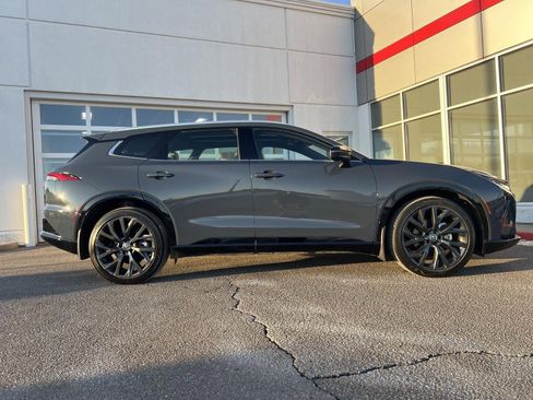 Used 2025 Toyota Crown Signia w/ Advanced Technology Package image 21