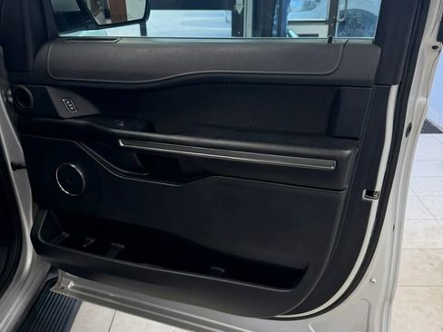 Used 2019 Ford Expedition XLT AWD/4WD image 18