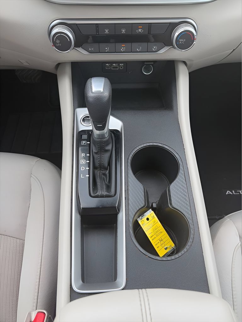 Used 2025 Nissan Altima 2.5 SV FWD image 17