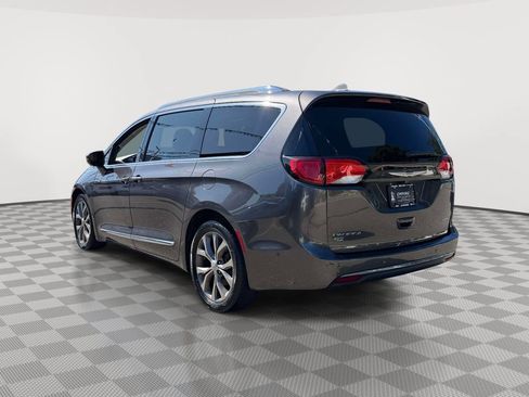 Used 2017 Chrysler Pacifica Limited FWD image 10