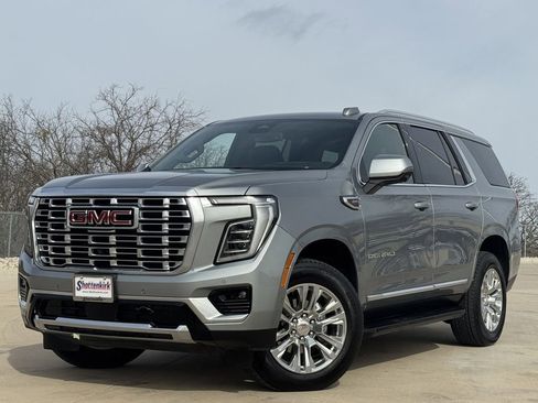 Used 2025 GMC Yukon Denali image 2