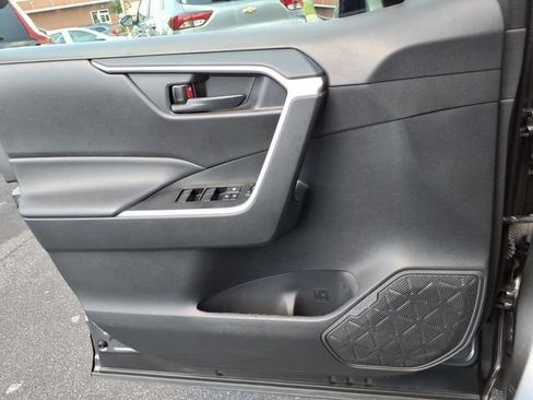 Used 2024 Toyota RAV4 LE AWD/4WD image 28