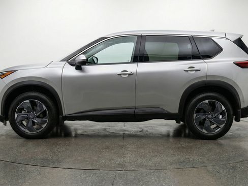 Used 2025 Nissan Rogue SV image 5